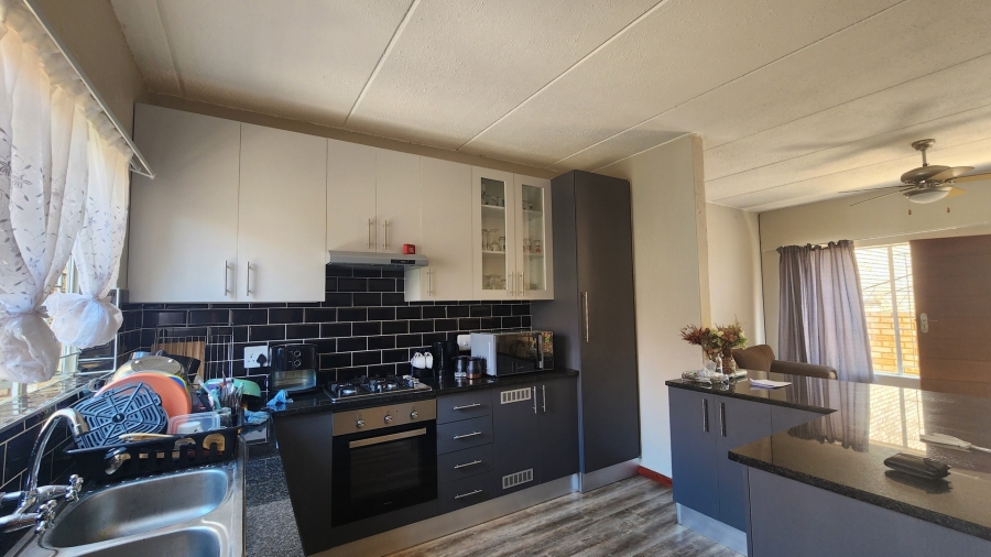 To Let 3 Bedroom Property for Rent in Baillie Park North West